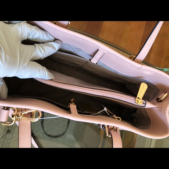 Authentic Michael Kors ew medium handbag crossbody - Picture 6 of 8